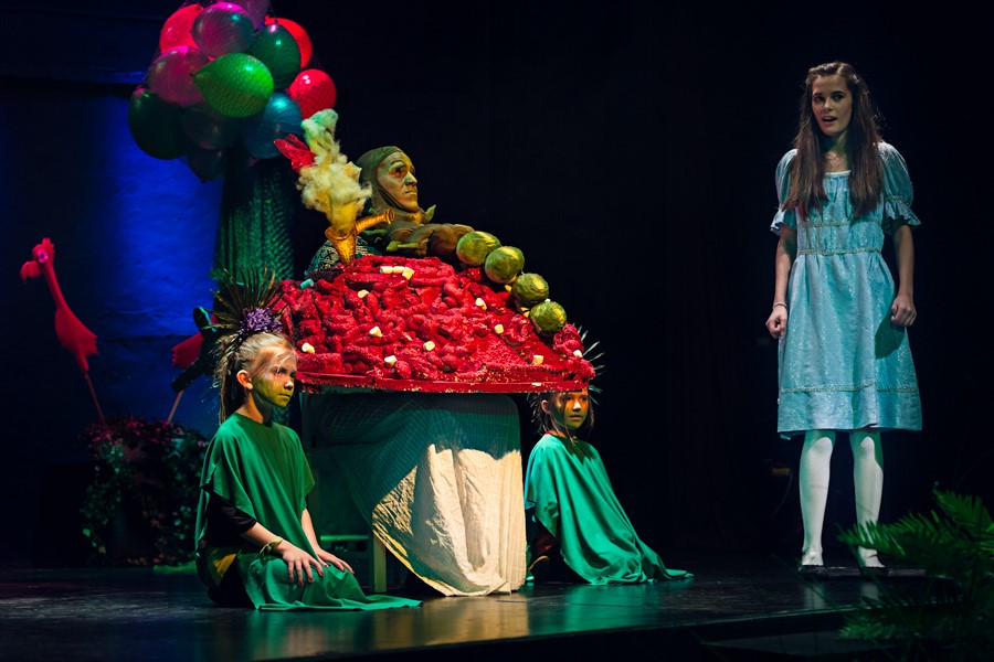 Bühne: Alice im Wunderland